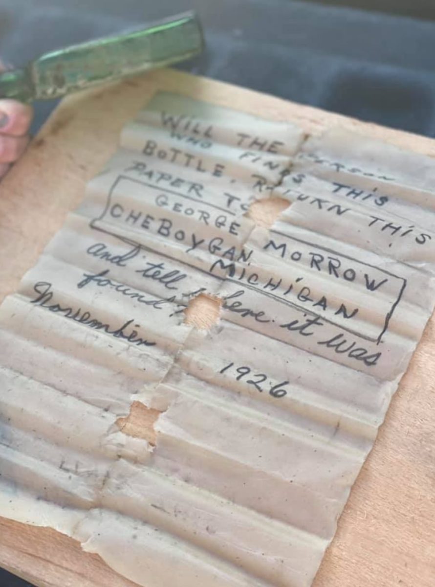 diver discovers message in a bottle dating back to 1926, connects with late writer's daughter