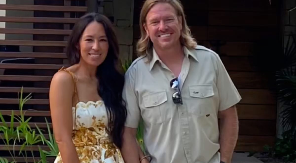 Fixer Upper's Joanna Gaines Enjoys Gymnastics Alongside Girls: 'Busting Out Some Old Tricks Tonight'