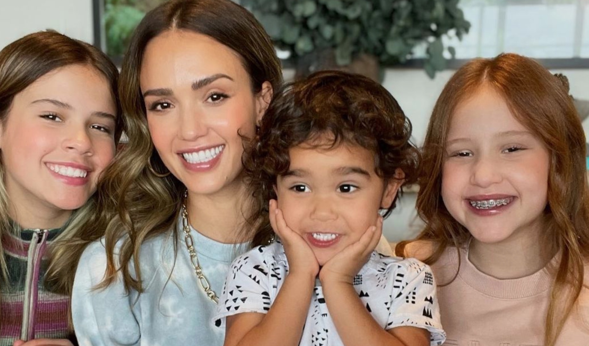 Jessica Alba Daughter 13 Look Like Twins In New Video