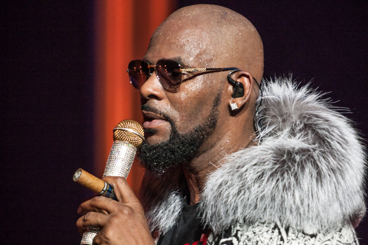 alleged victim of r. kelly gives disturbing testimony on the first day of his trial
