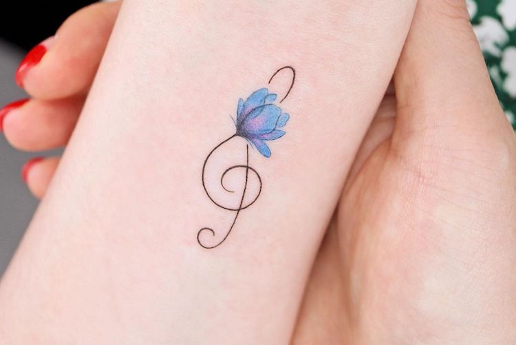 Considering getting a small wrist tattoo? These tiny wrist tattoos will  inspire your next des… | Wrist tattoos for women, Tiny tattoos for women,  Side wrist tattoos