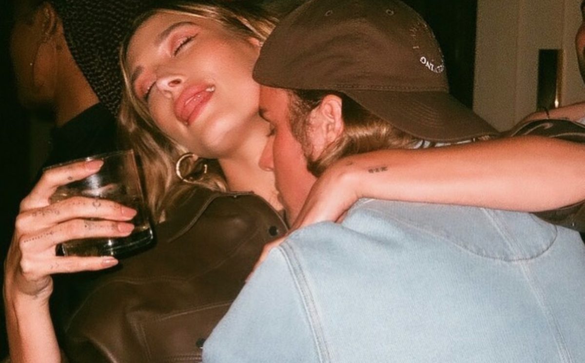 this pose, the hand placement, did justin bieber accidentally reveal a big secret?