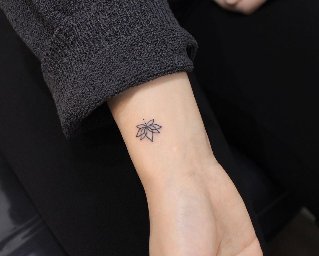 30 Lotus Tattoo Ideas