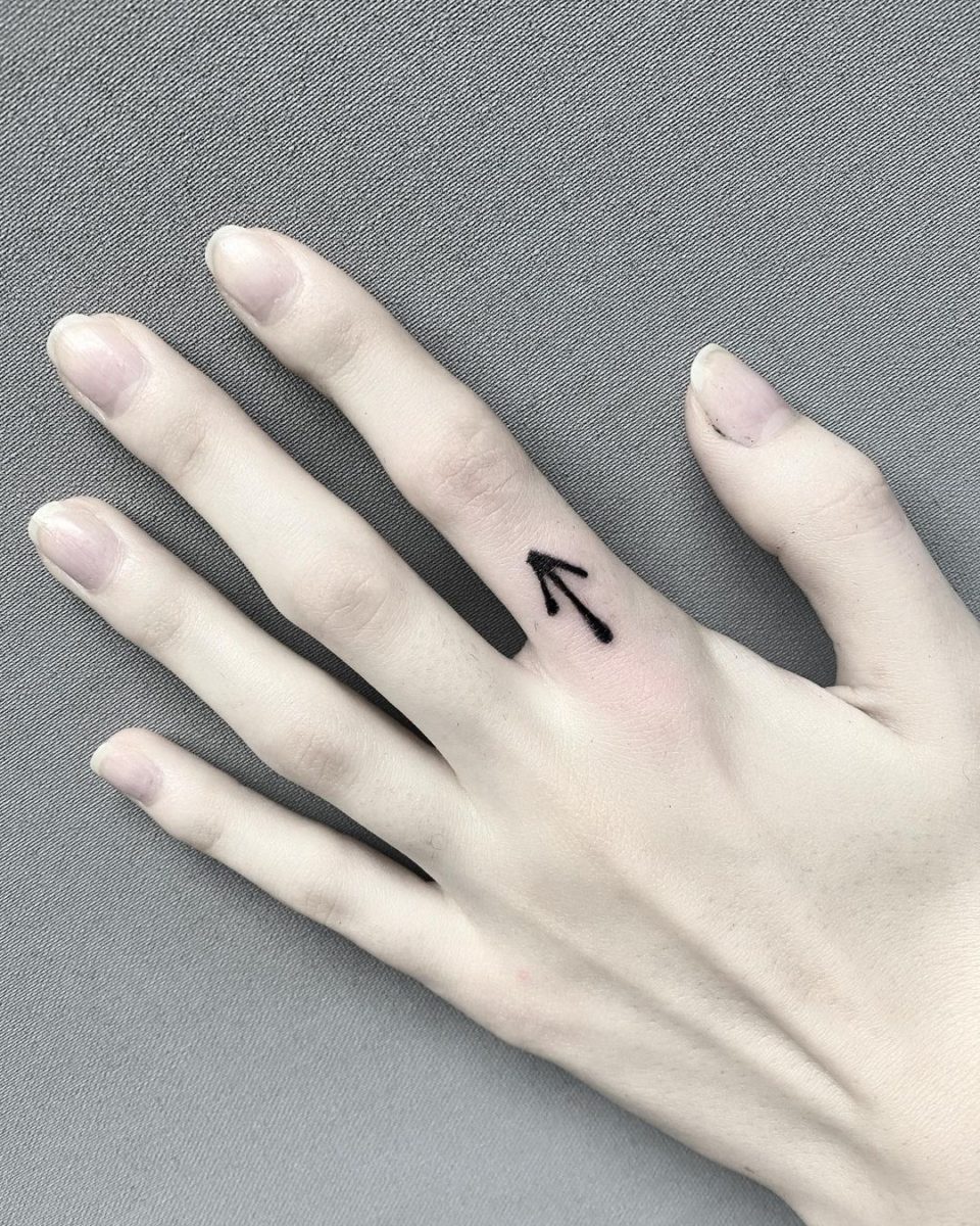 55 finger tattoos