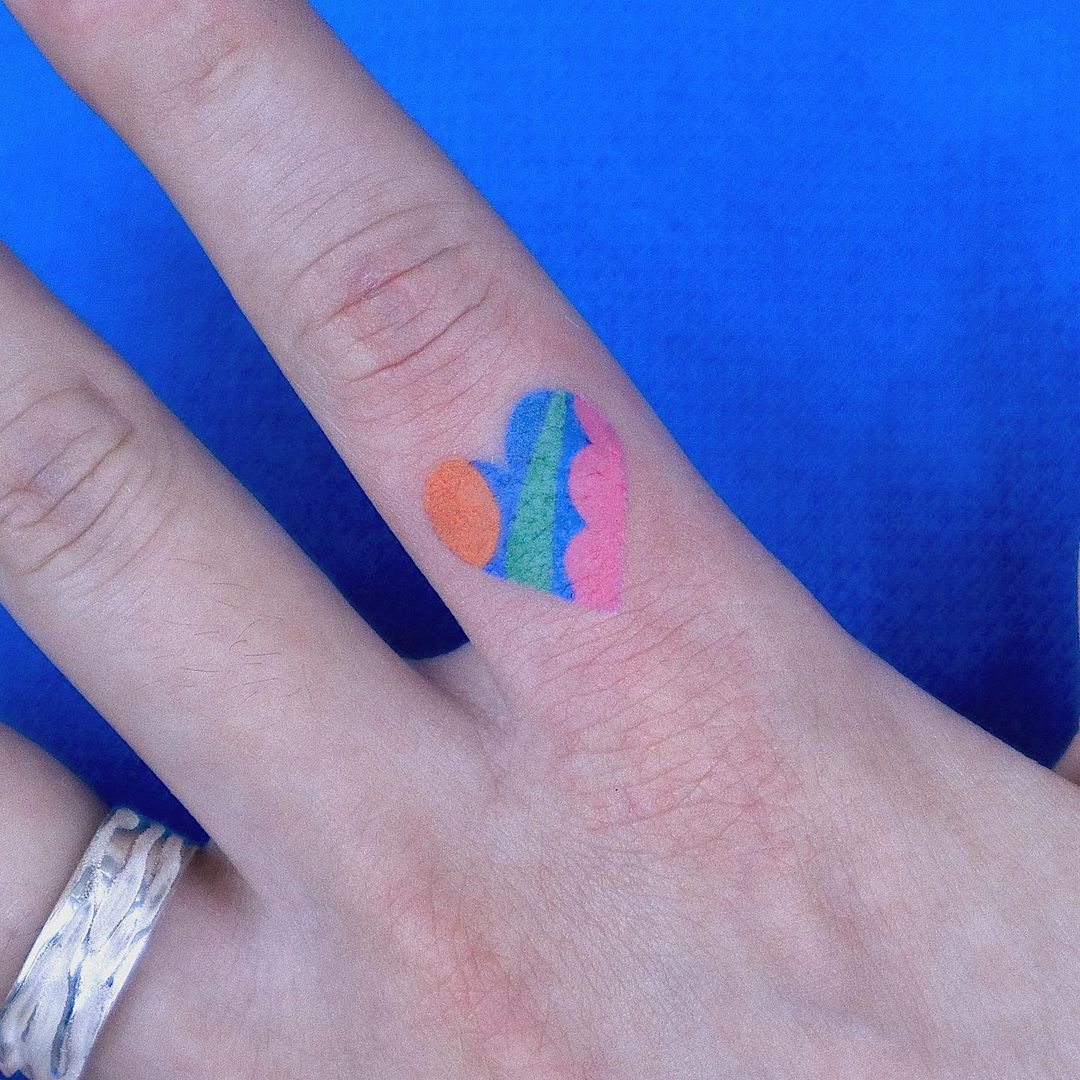 Katy Perry Finger Tattoo