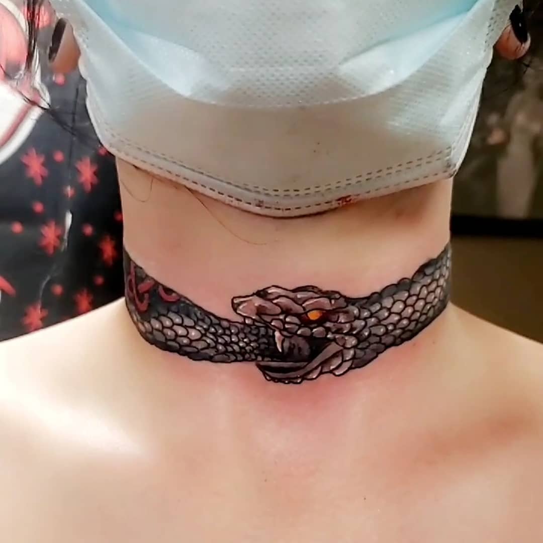awesome neck tattoos for women