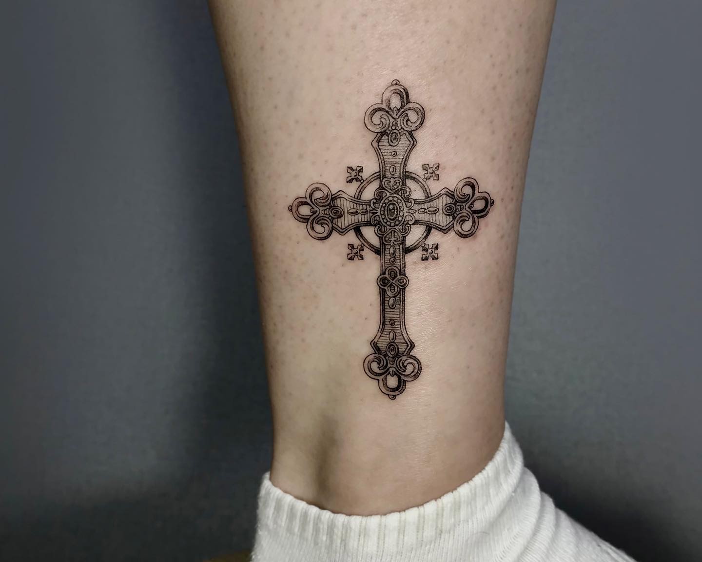 25 Cross Tattoos - Cross Tattoo Ideas