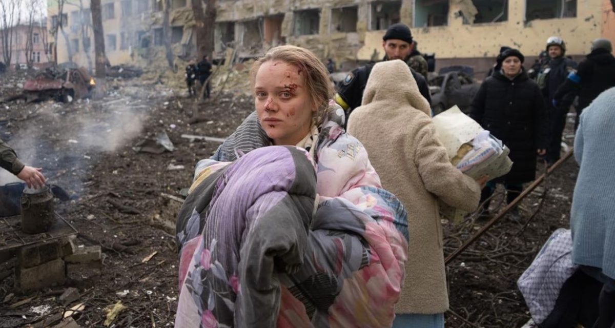 pregnant ukrainian woman seen fleeing maternity hospital following russian attack gives birth