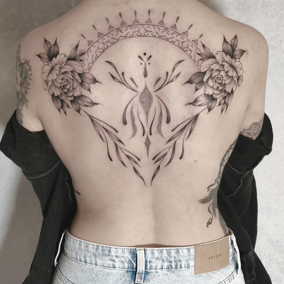 25 Elegant Back Tattoos for Women