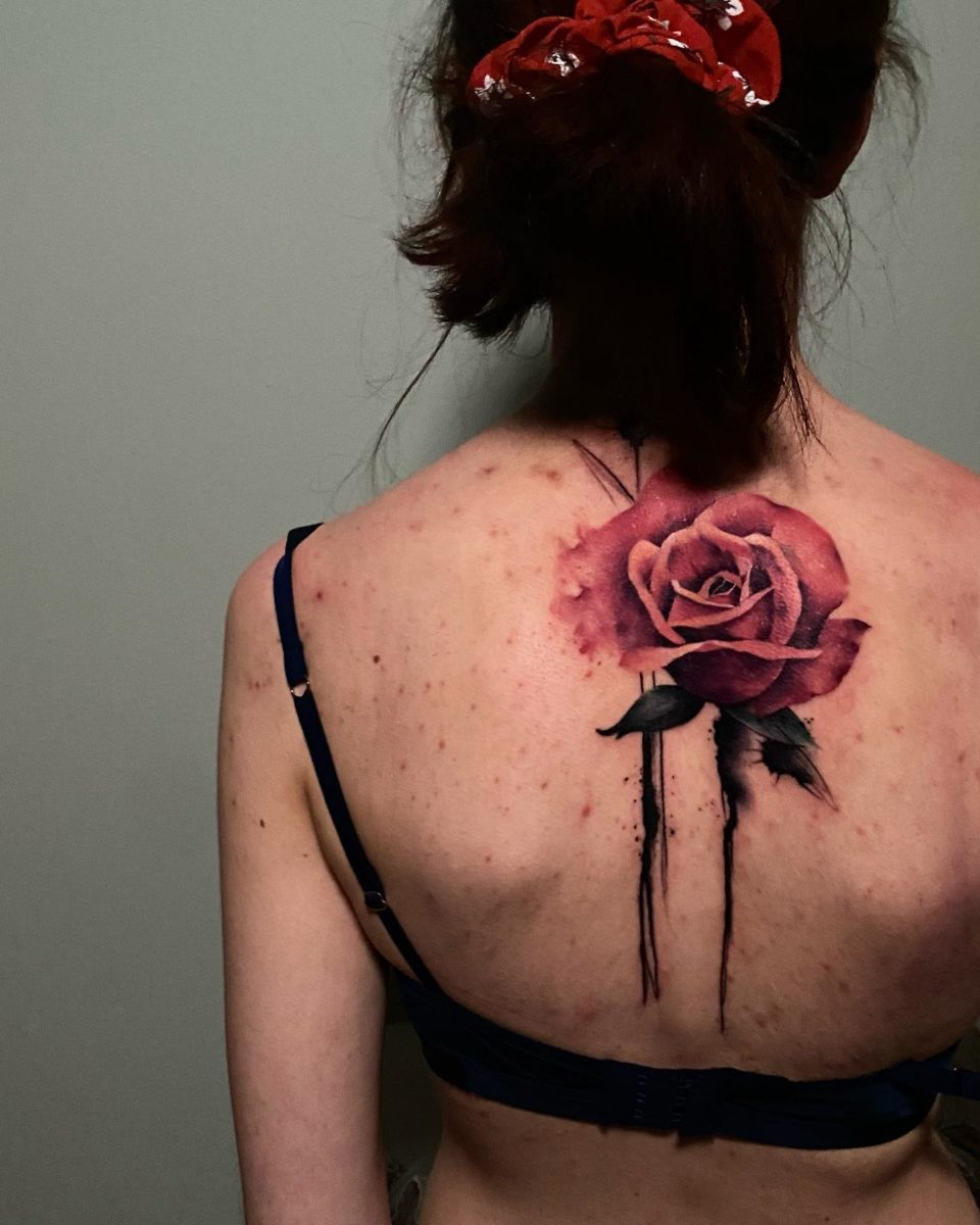 25 elegant back tattoos for women