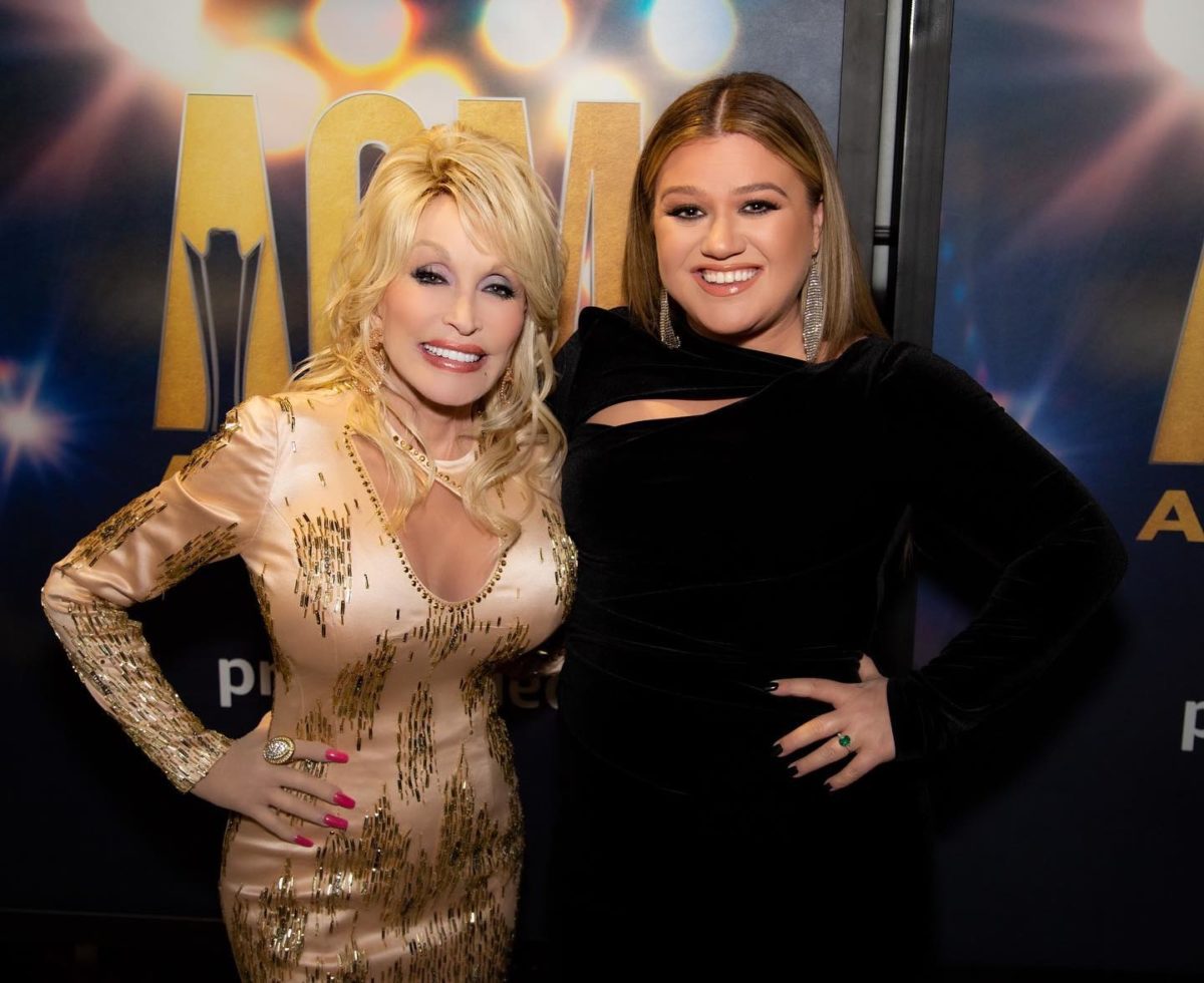 watch: kelly clarkson brings down the house honoring dolly parton with 'i will always love you' performance