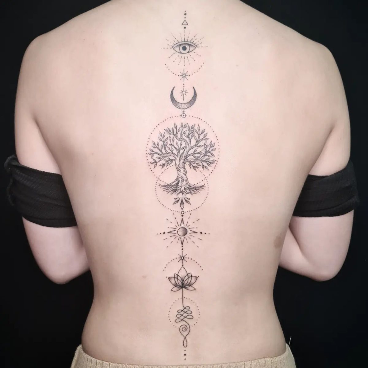 Details 174+ girly symbol tattoos latest