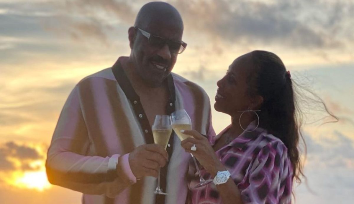 remember when steve harvey did this to his wife on mother's day? take notes gentlemen...
