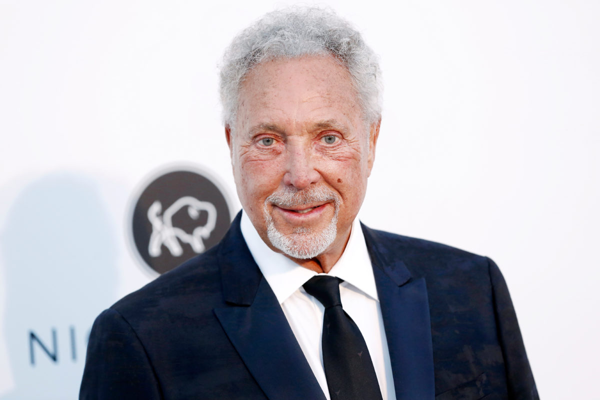 tom jones on life after losing his wife linda to cancer