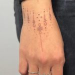 25 Amazing Hand Tattoos for Women
