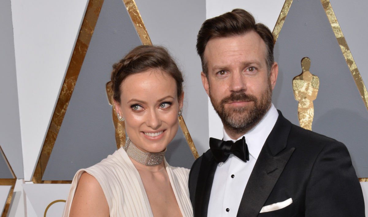 olivia wilde denounces jason sudeikis for serving papers in a 'aggressive way’