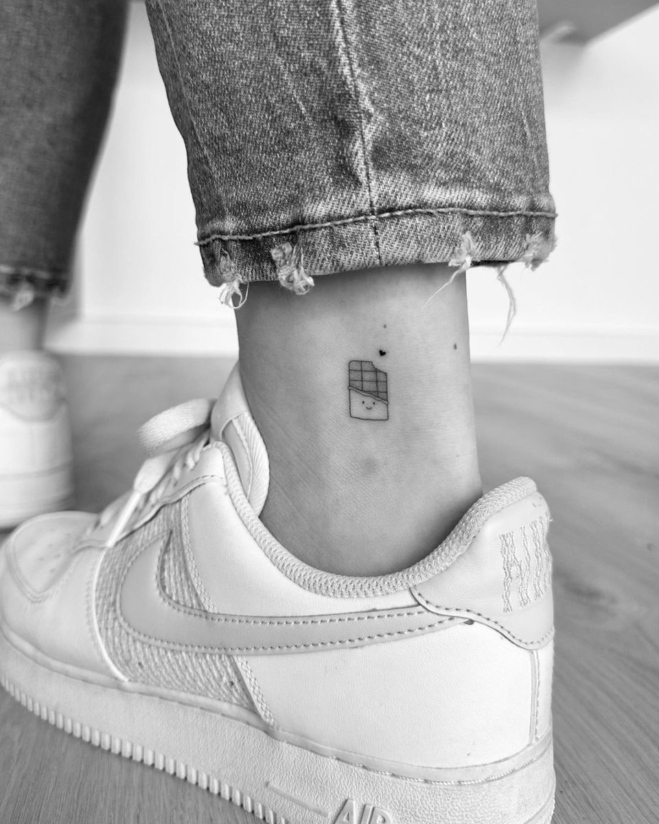 25 Fun Leg Tattoo Ideas