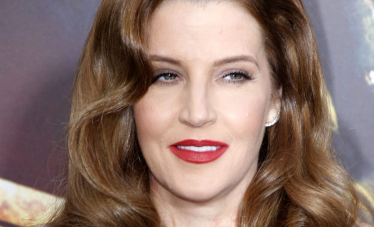 Lisa Marie Presley Collapses Two Days After Attending the Golden Globes | The only child of rock legend Elvis Presley, Lisa Marie Presley, has been rushed to the hospital.