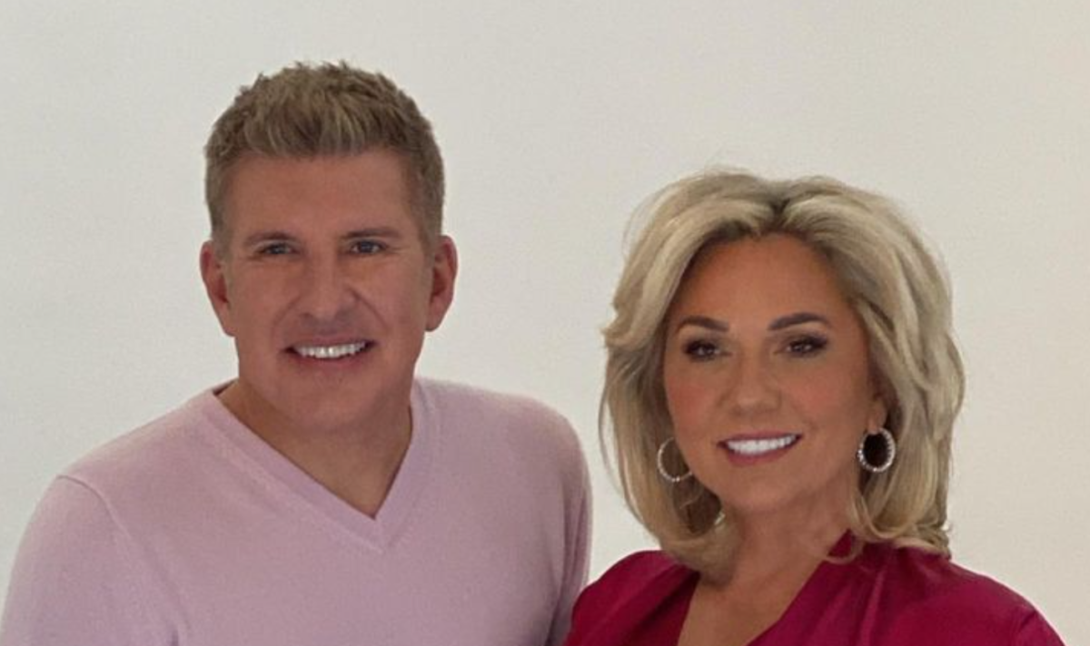 savannah chrisley doubles down on imprisoned parents' innocence, calls process a 'witch hunt'