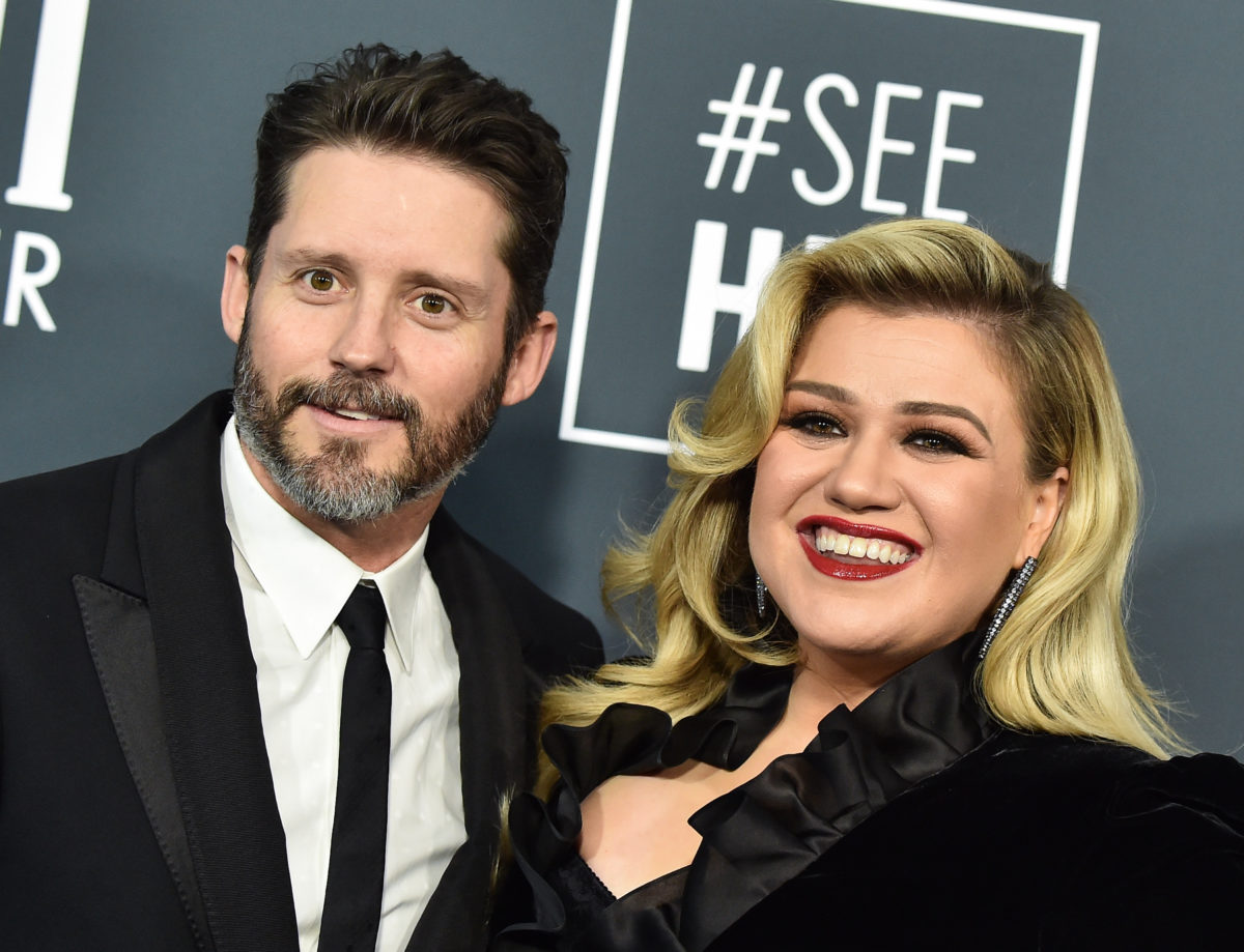 Kelly Clarkson Disses Ex-Husband, Brandon Blackstock, While Covering Gayle’s Hit Song ‘ABCDEFU’