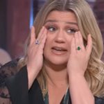 Kelly Clarkson Shares Emotional Moment With Henry Winkler While Discussing Dyslexia