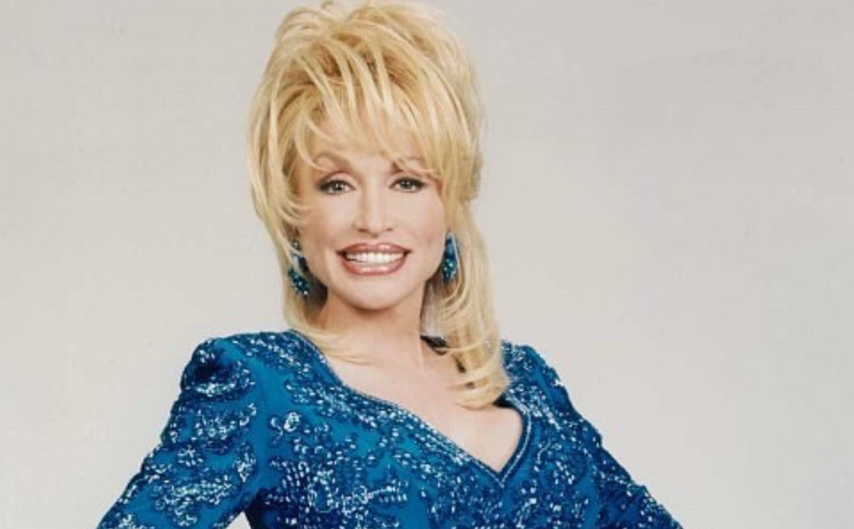 Dolly Parton Performs ‘Precious Memories’ at ACM Awards in Honor of Naomi Judd and Loretta Lynn, Who Both Died in 2022