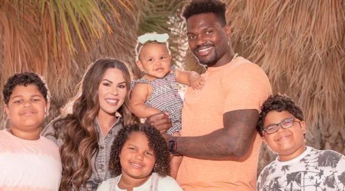 Hearts Break for Bucs Linebacker Shaquil Barrett Following Reports of His 2-Year-Old Daughter's Passing | The sports world is sharing their grief and their condolences after news reports revealed Shaquil Barrett’s 2-year-old daughter, Arrayah, has passed away.