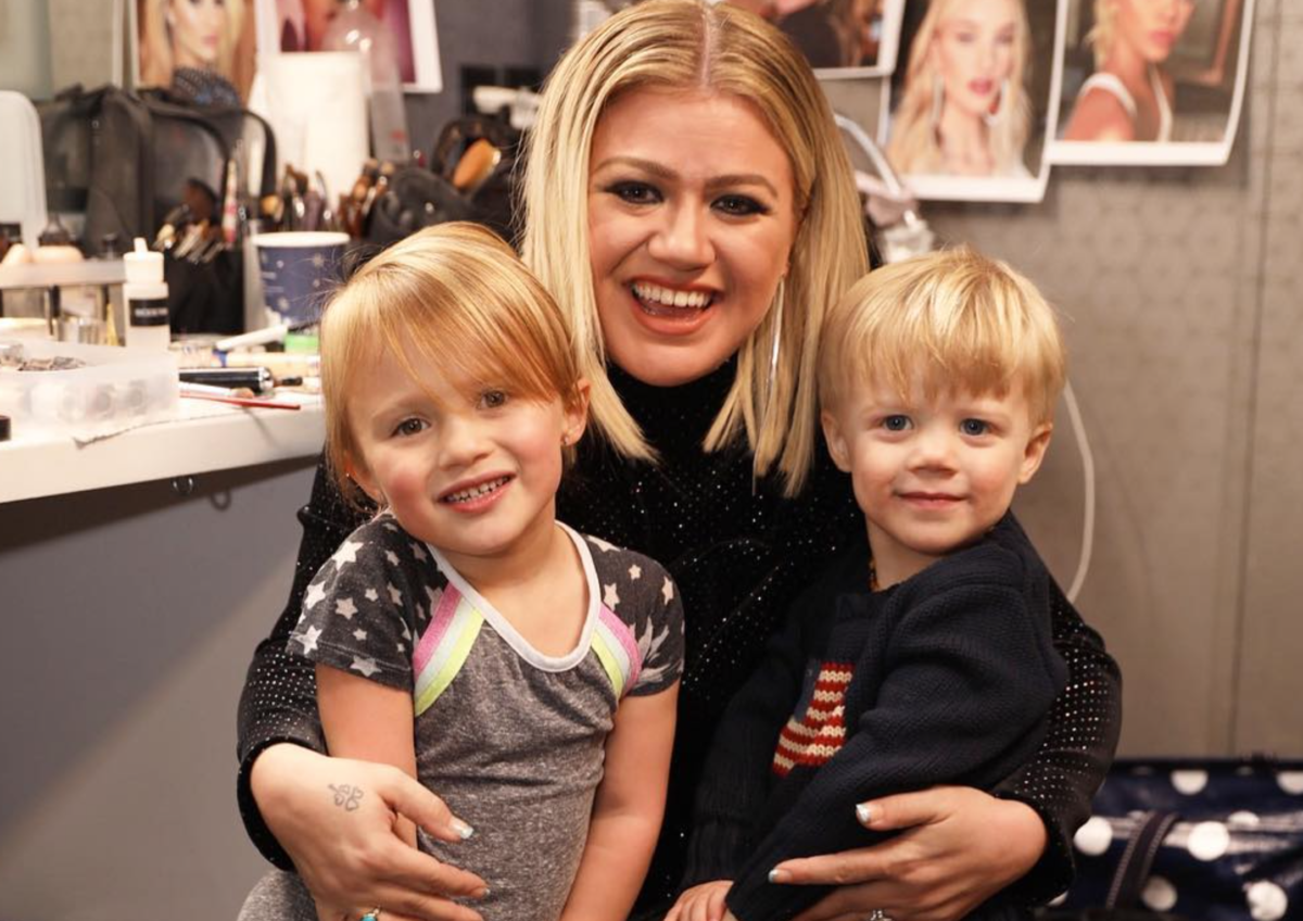 Fans Outraged at Kelly Clarkson Over Comments She Made in 2018 About Spanking Her Children for Misbehaving