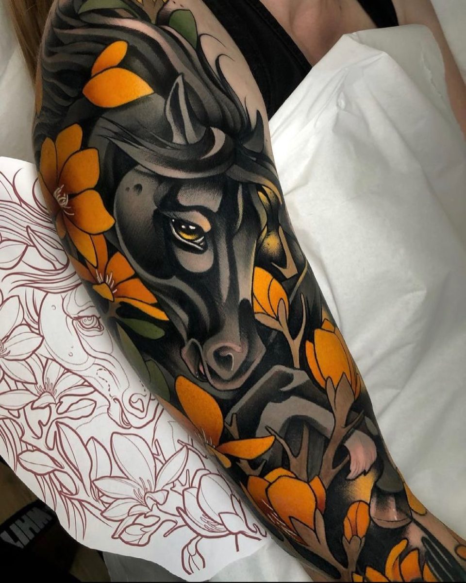 How is this a horse? And considered good? I just don't understand how no  one can manage to create a tattoo of a horse, or any horse like thing, that  isn't completely