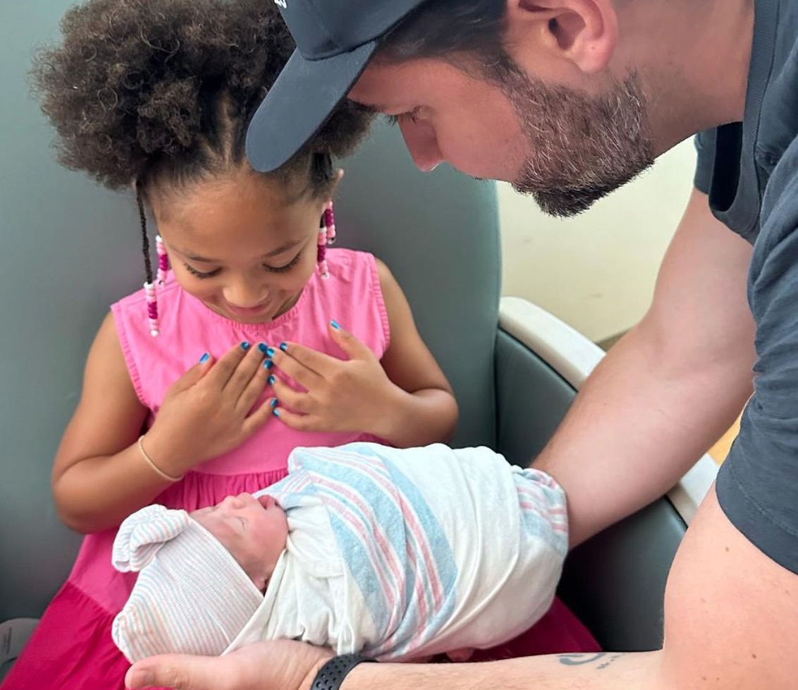 Serena Williams Reveals What She Did With All Her Extra Breastmilk | Serena Williams is officially a mother of two! On August 22, Serena and her husband Alexis Ohanian shared a quick glimpse into their lives as a family of four.