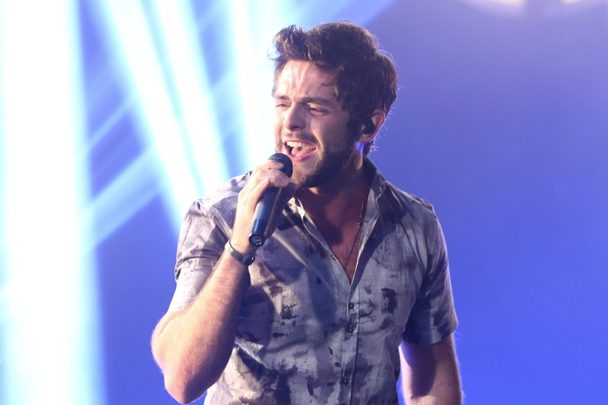 Thomas Rhett Leads Concert Attendees in Prayer After Fan Experiences Medical Emergency During Show