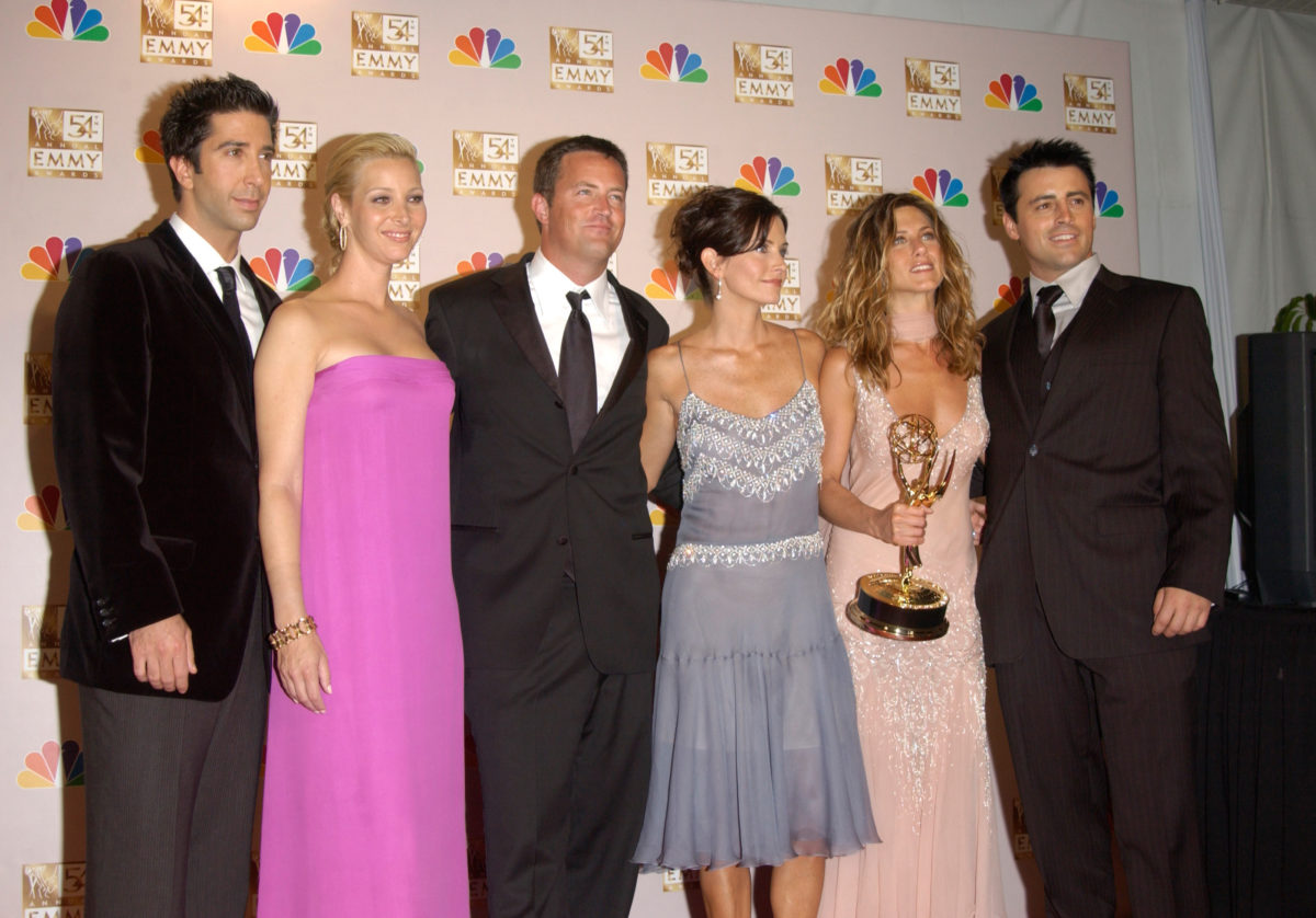 Lisa Kudrow is the Final 'Friends' Cast Member to Speak Out | The Friends cast has continued to say their goodbyes. Now Jennifer Aniston, David Schwimmer, and Lisa Kudrow are doing the same.