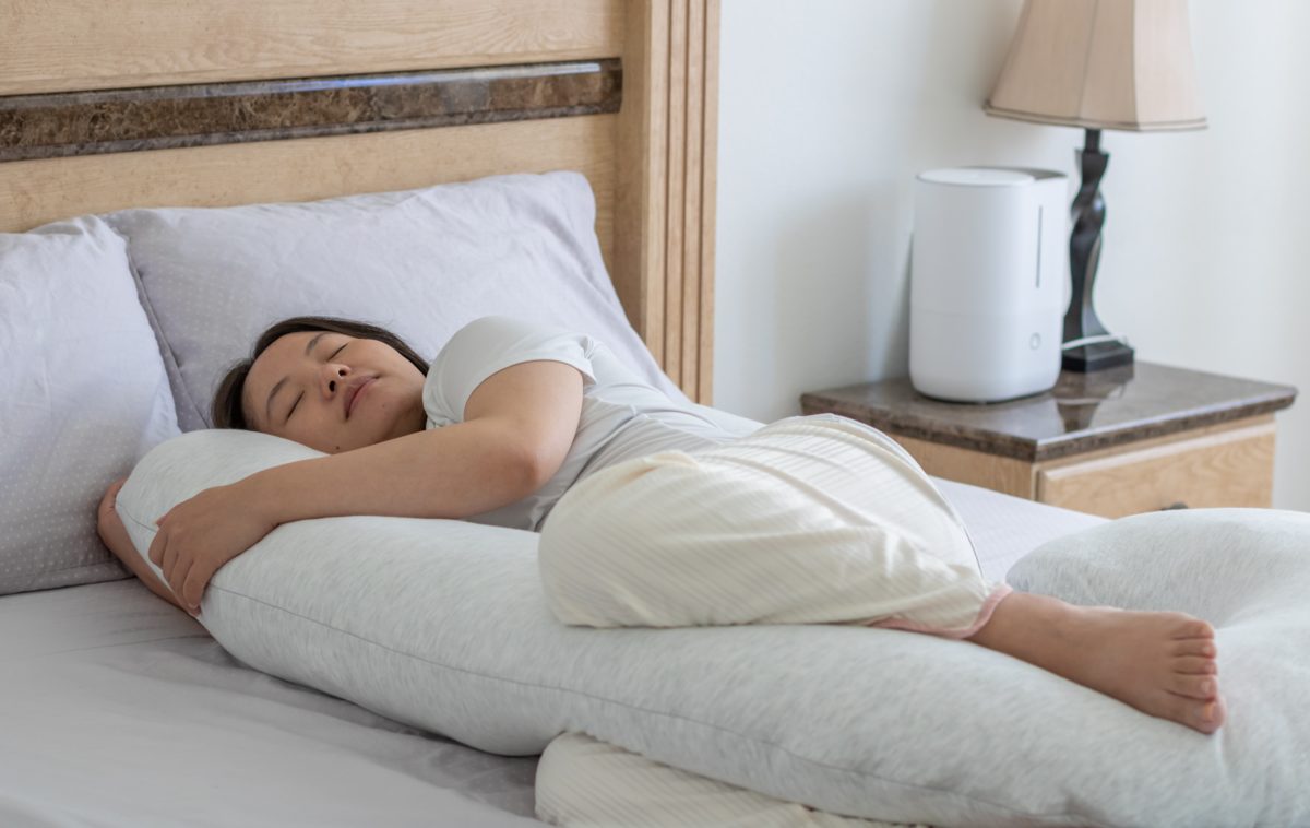 Pregnancy Pillows: What Are They & Do They Work? | Everyone is unique and will respond differently to different things, but most mothers agree that pregnancy pillows are a lifesaver come nighttime – and that’s especially true during your second and third trimesters. 