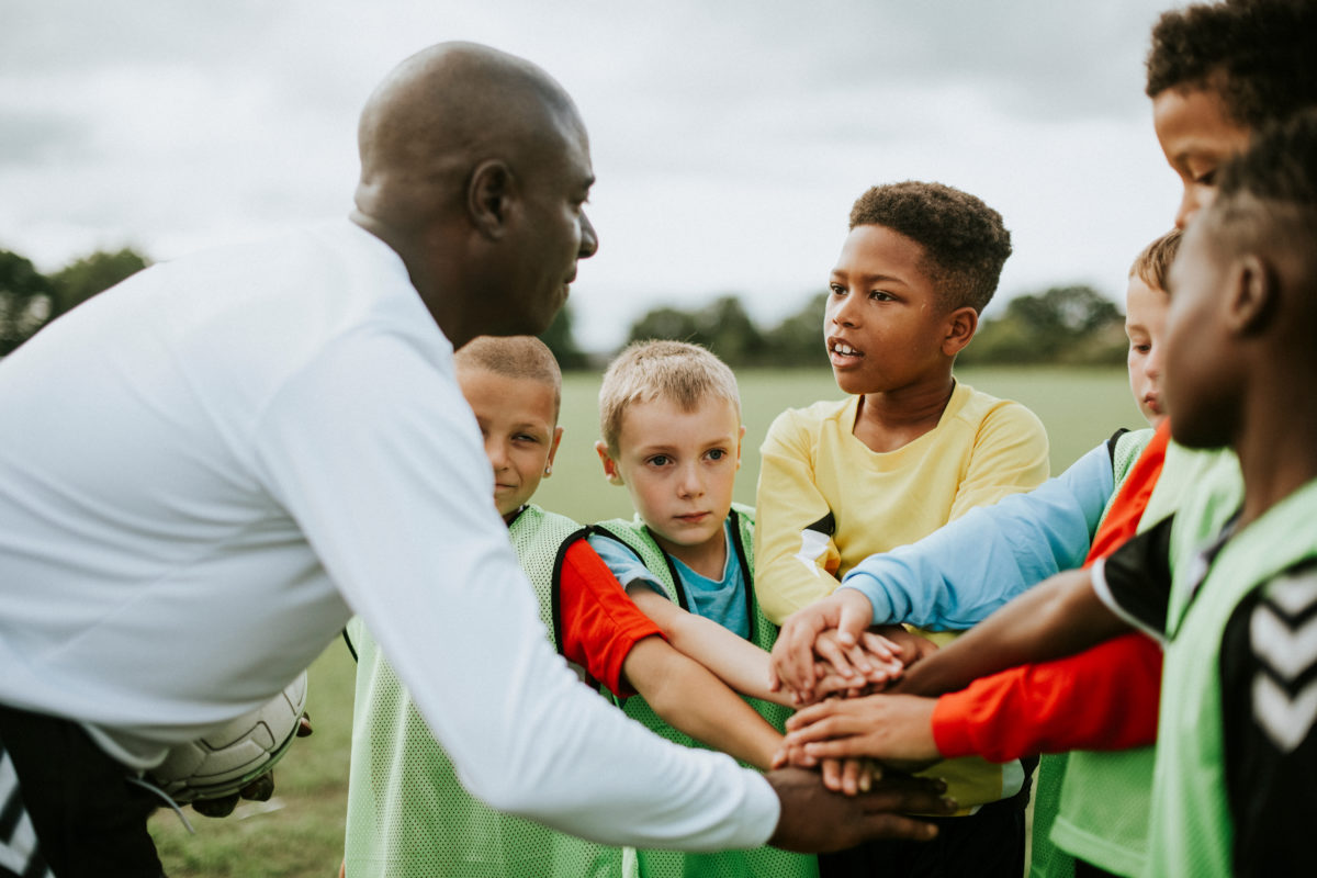 Quick, Easy, & Healthy Team Snack Ideas for Youth Sports | One of the hottest debates among sports parents today is whether or not team snacks are necessary in youth sports – and if they are, what types of snacks parents should bring to share with their child’s team. 