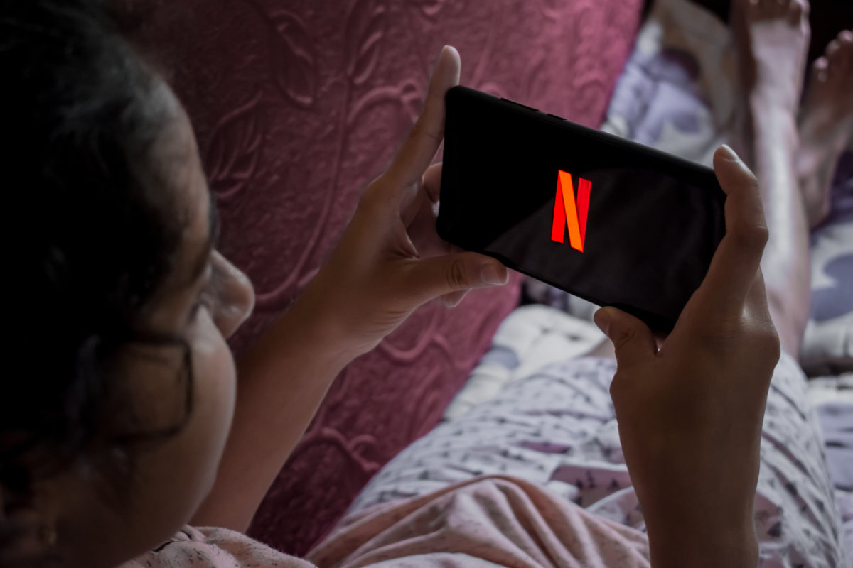20 Netflix Shows & Movies for Mothers to Binge-Watch While Pumping or Feeding | Netflix and chill? More like Netflix and pump!