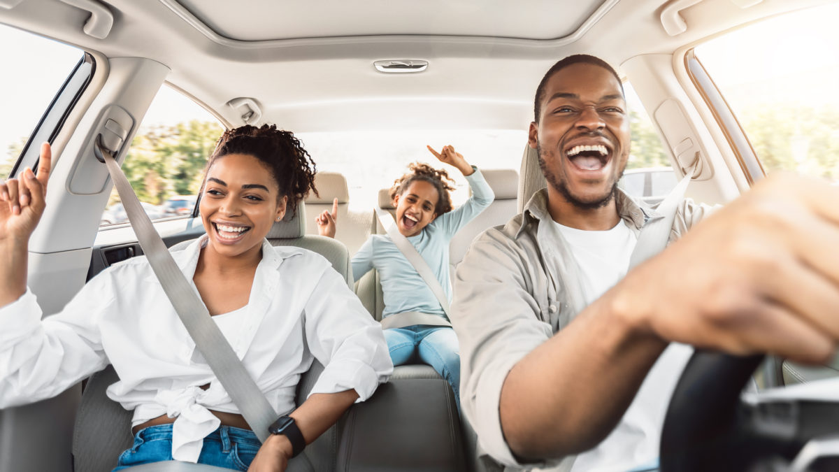 Family Road Trip: How to Keep Your Children Happy While Traveling | Aside from giving parents more control over and flexibility with their itinerary, planning a family road trip is far more economical than buying plane tickets – and you won’t be limited to just one suitcase per person.