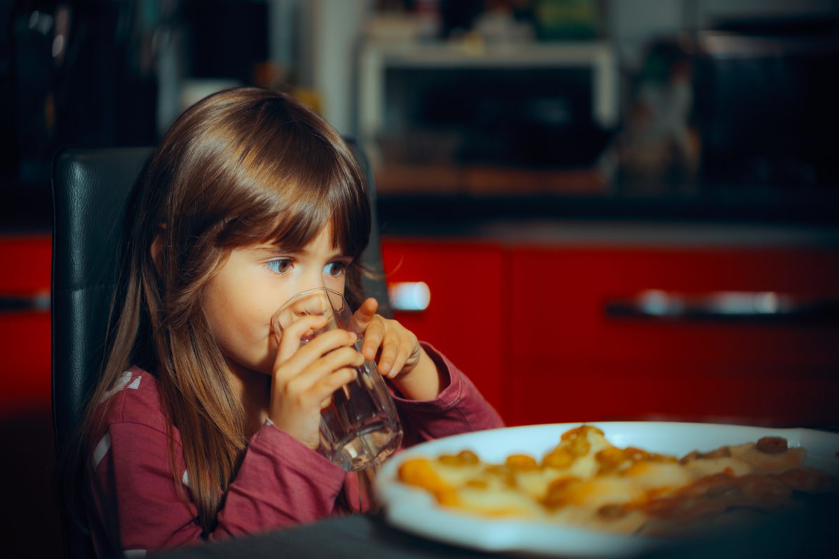 Quick, Easy, & Healthy Lunch Ideas for Toddlers | Welcome back to another edition of Answers by Mamas Uncut. Today’s topic comes from one of our loyal readers (a mama, just like you) who finds herself in quite a predicament when lunchtime rolls around.