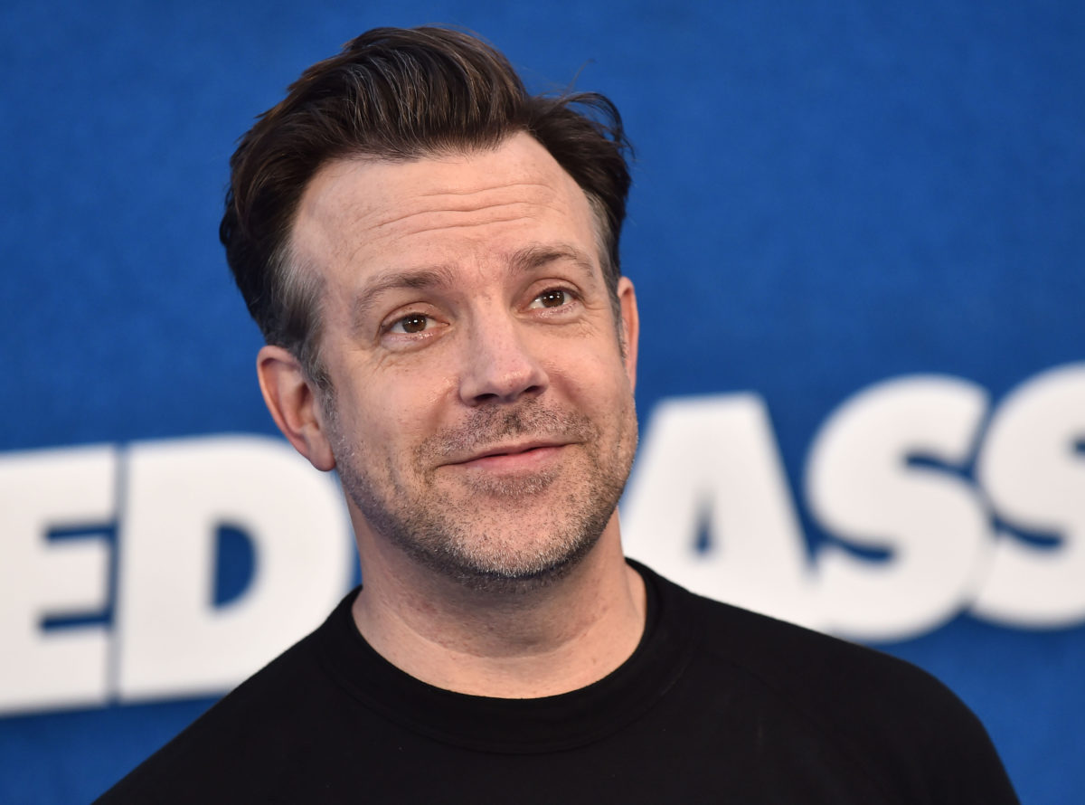 Jason Sudeikis left frightened by fans after being followed | “Guys, please, stop,” Sudeikis is heard saying in the video.