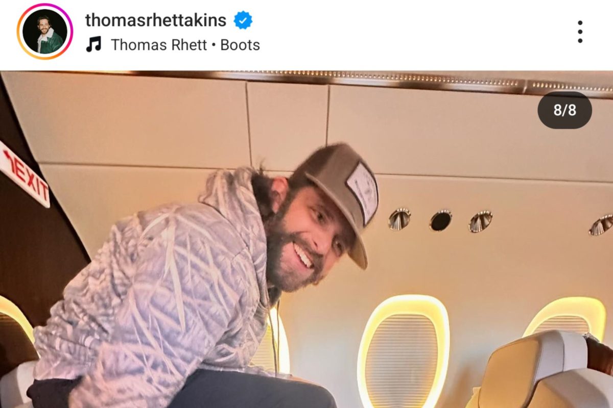 Thomas Rhett broke the No. 1 rule of airplane etiquette – and fans are calling him out for it!