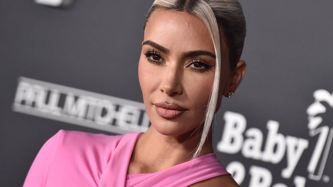 kim kardashian at baby2baby annual gala