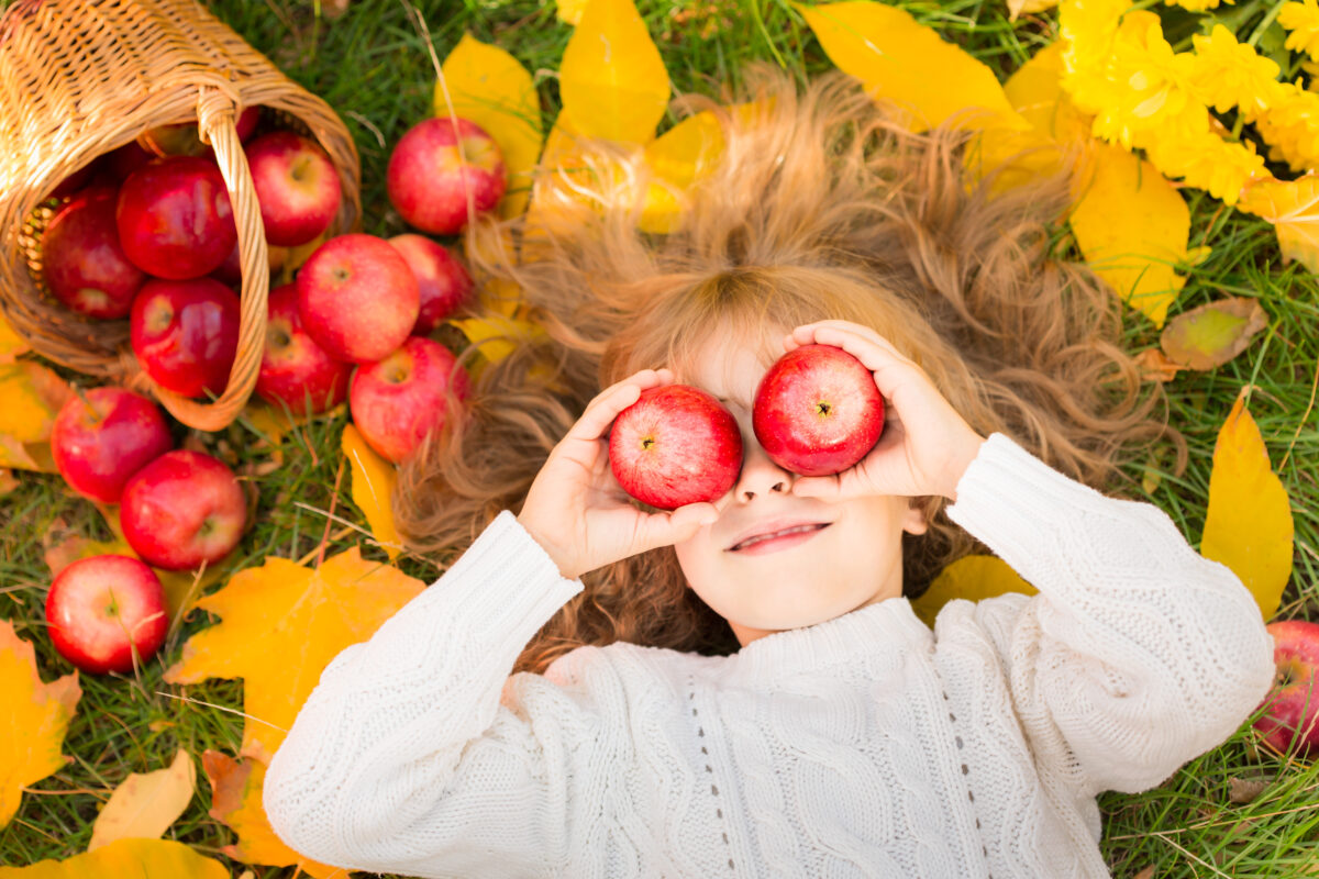 young girl apple eyes